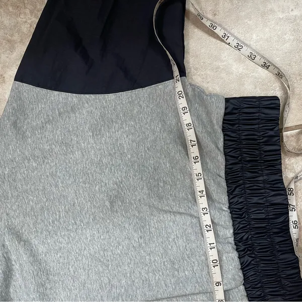 Nike Womens Sweatshirt Sz XS Gray Black Pullover Crew Neck Workout‎ Activewear - Image 3