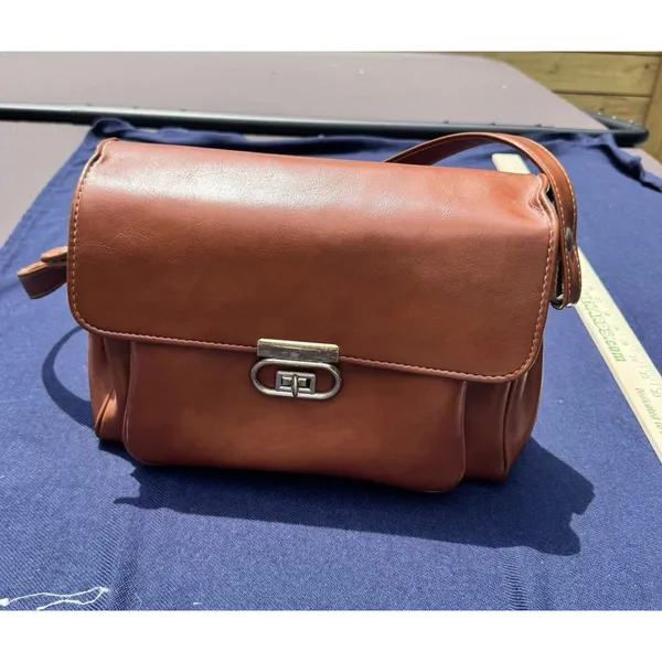 Vintage 70s Cognac Brown Leather Shoulder Bag with Gold Turn Lock - Image 12