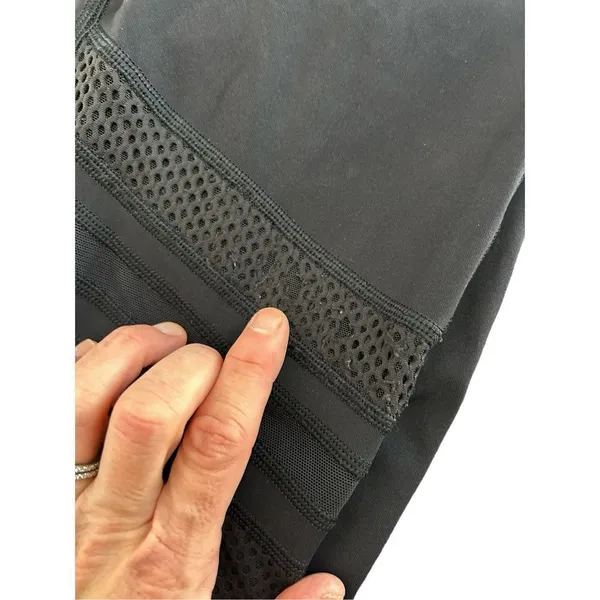 Lululemon mix & mesh black leggings size 4 - fair condition see pics full length - Image 2