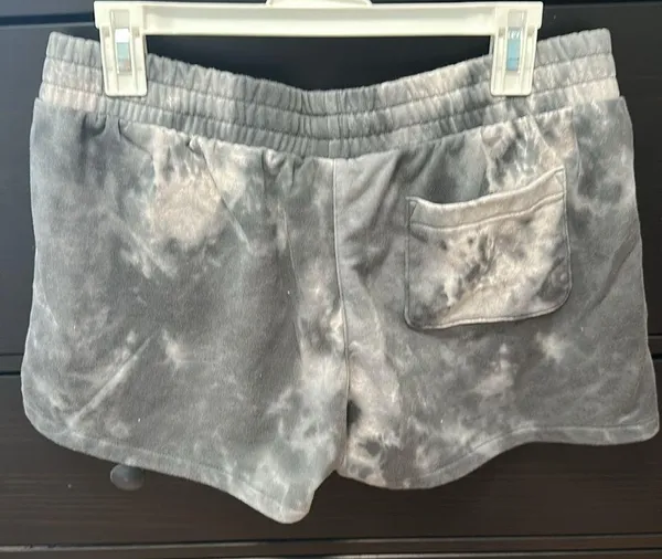 Adidas sweatshorts - Image 4