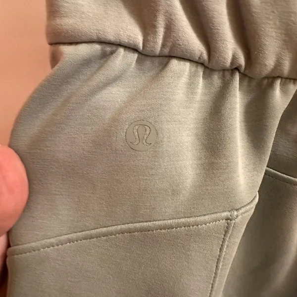 Lululemon softstreme shorts size 4 - Image 3