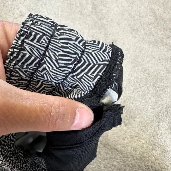 Lululemon Women’s Hotty Hot Shorts Pull On 4” Lined in Seawheeze Size 6 - Image 14