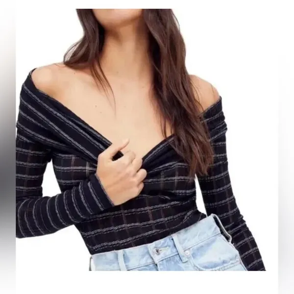 Free People Snowbunny Girlfriend off the shoulder top size med stretchy fabric - Image 3