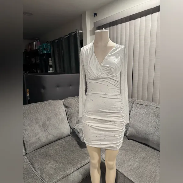 🍒BUNDLE 2 ITEMS FOR $8✨ 🌸AMTIOUS sparkly white dress ✨ - Image 3