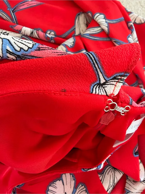 London Times Size 6 Red Floral Cold Shoulder Ruffle Maxi Dress - Image 4