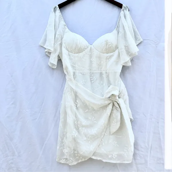Selfie Leslie | Nwt Xl Aphrodite Molded Bust Angel Sleeve Wrap Dress Embroidered - Image 6
