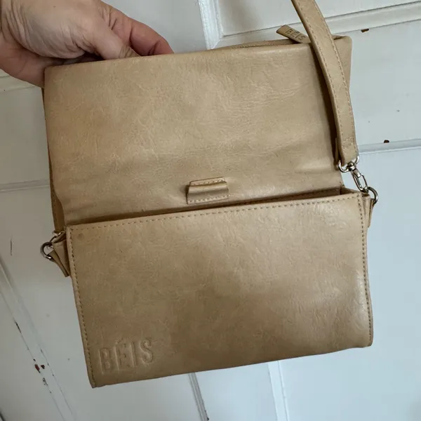 Beis The Travel Wallet Bag in beige vegan‎ leather. - Image 3