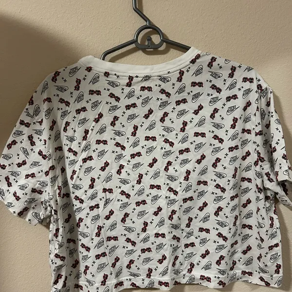 Nike White and Red Graphic Crop Tee - Image 2