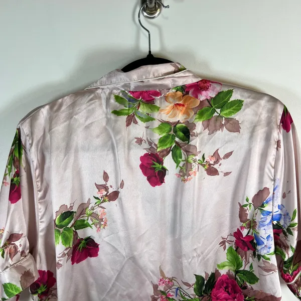 Blush Brides Co.‎ Women's Size L Floral Satin Pajama Top Short Sleeve Button Up - Image 7