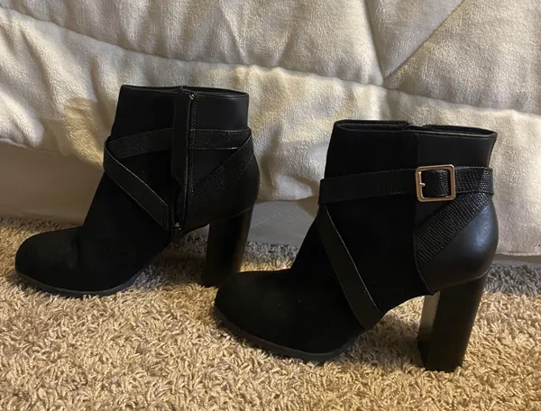 Womans Heel Boot Black Size 6.5 - Image 2