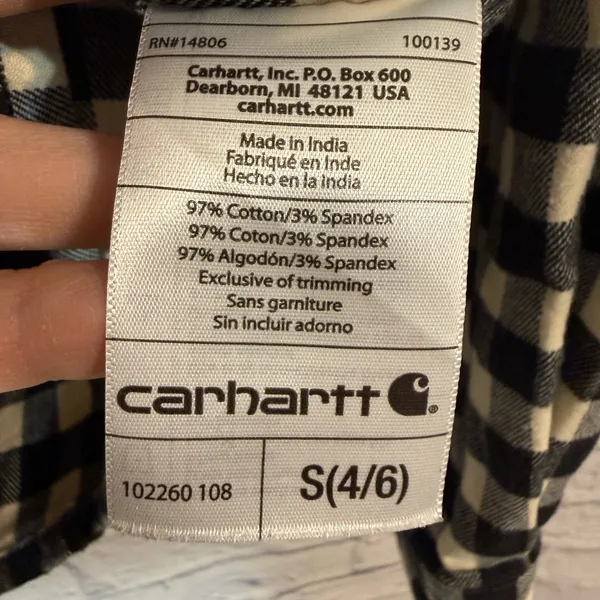 Carhartt Black and Cream Checkered Button-Up Flannel, sz Small (4/6) - Image 4