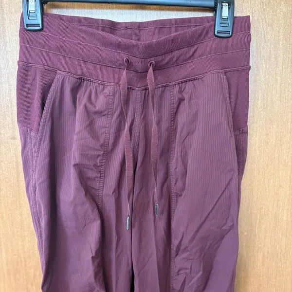 Lululemon Dance Studio Jogger Color: Garnet Preloved and great condition! Size 4 - Image 3