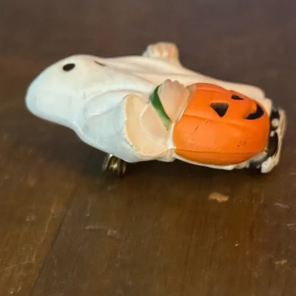 Vintage Halloween trick or treater ghost brooch - Image 3