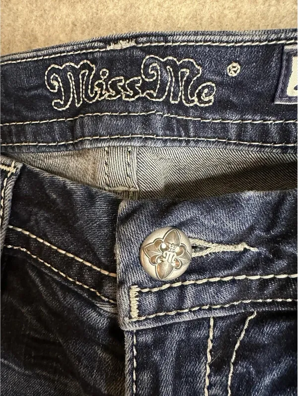 Miss Me Jeans Mid-Rise Cropped Wings Embellished Rhinestones Blue Size 27 - Image 3