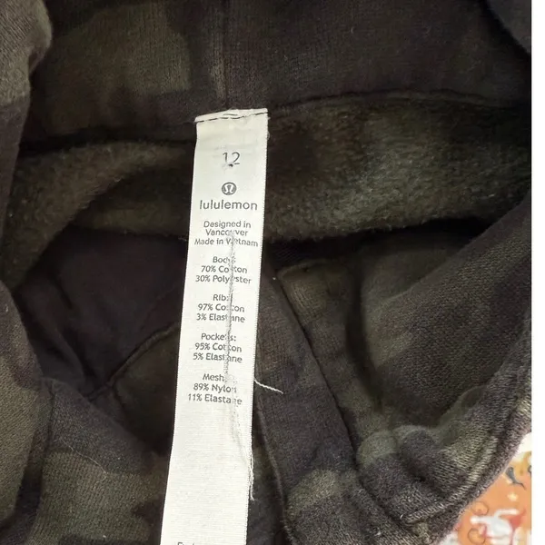 Lululemon Camo Full‎ Zip Hooded Jacket Women's Size 12 Green Black Athleisure - Image 8