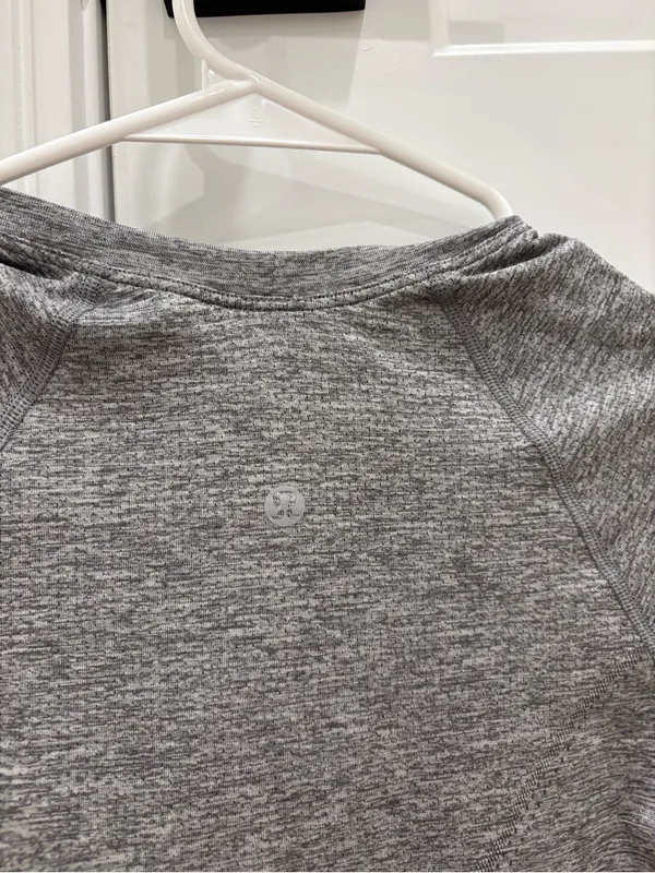 Lululemon Swiftly Tech Short Sleeve 2.0 Grey Top Size 4 - Image 4