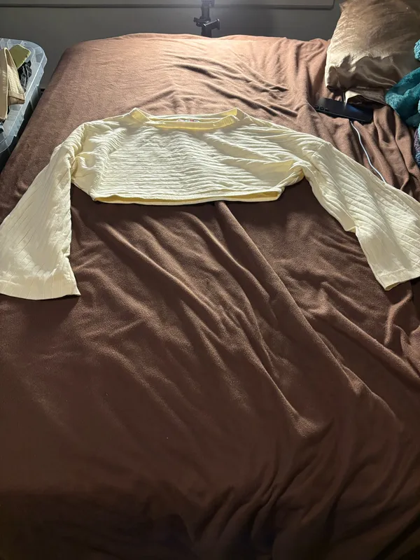 Urban Outfitters Top size medium  - Image 4