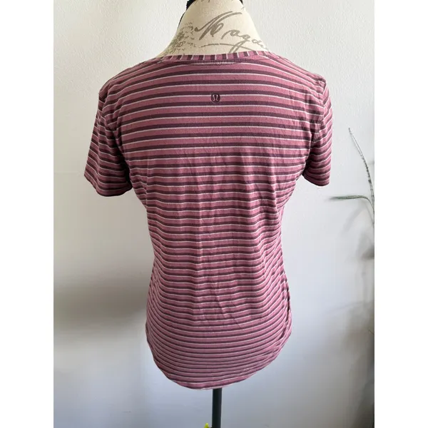 Lululemon Striped V-Neck T-Shirt Top‎ Pink Purple Women's Athletic Casual - Image 2