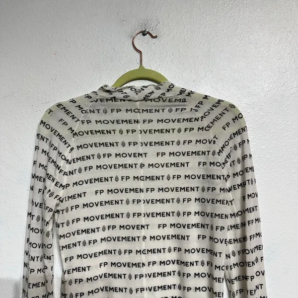 Free People Movement White High Jump Printed Logo Long Sleeve Sz S - Image 8