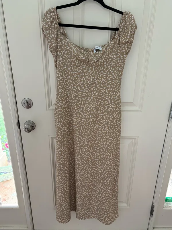 Petal & Pup Leire Floral Maxi Dress Size Medium - Image 2
