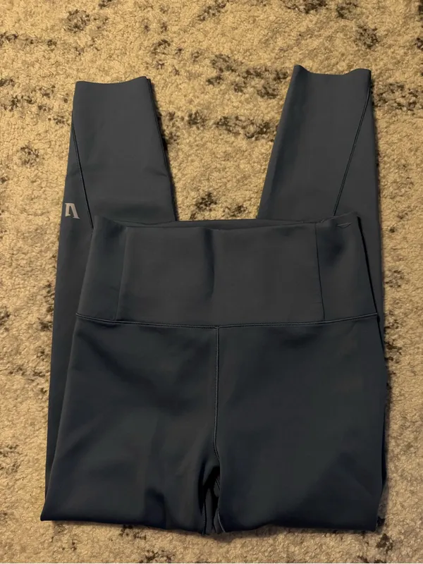 Vuori Evolve High-Rise 7/8 Leggings - Image 3