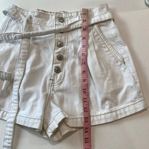Abercrombie & Fitch Size 4 27 White Denim Paperbag Belted Shorts - Image 5