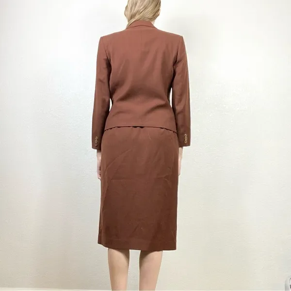 Vintage Jones New York Brown Professional Workwear Blazer & Skirt Suit - Image 3