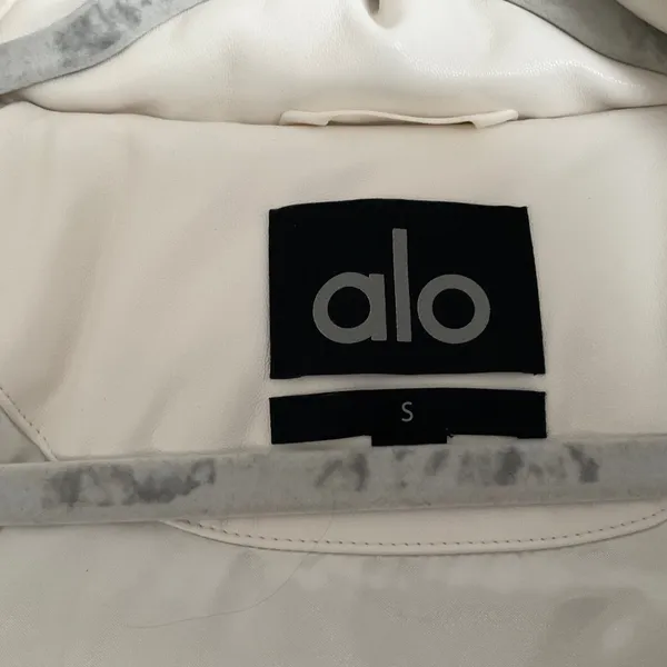 Alo Yoga Faux Leather Boss Puffer Ivory S - Image 11