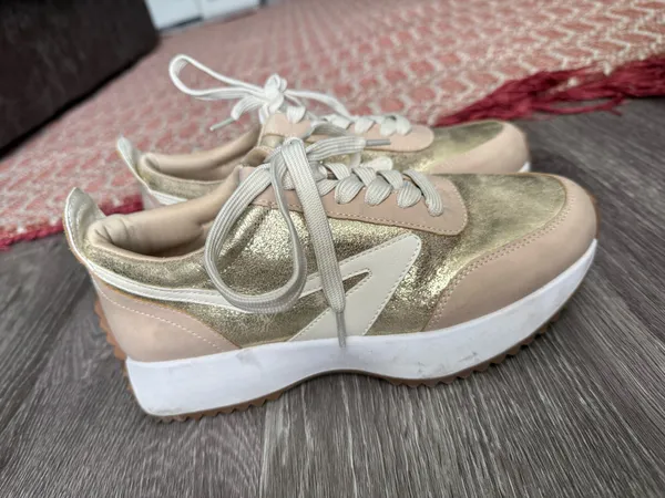 Project Cloud Shoes Gold Size 7.5 - Image 4