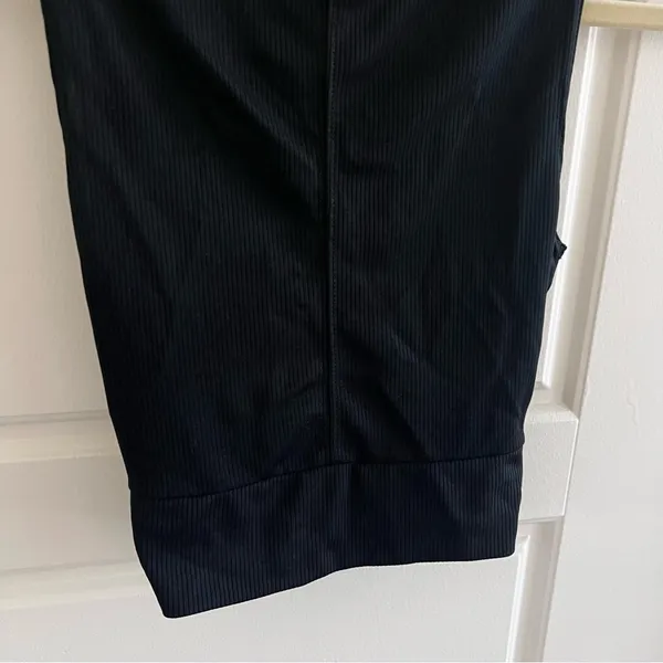 Nike Women's Black Muscle Tee - Image 2