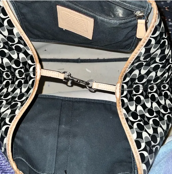 Coach Peyton Signature C Tote Black - Image 6