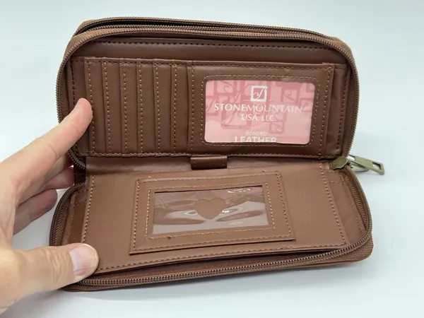 Stone Mountain Wallet Womens One Size Brown Leather Zip Around ID Card Slots - Image 3