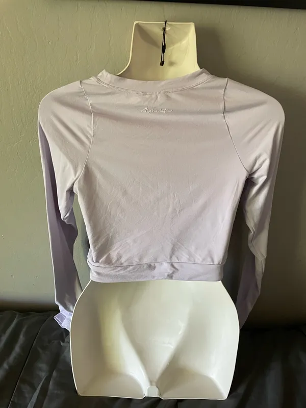 Alphalete light purple long-sleeve crop top - Image 4