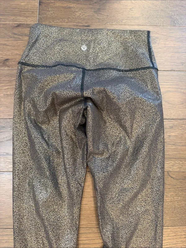Lululemon Metallic Gold and Black Metallic High-Waist Leggings Size 6 - C1-343 - Image 6