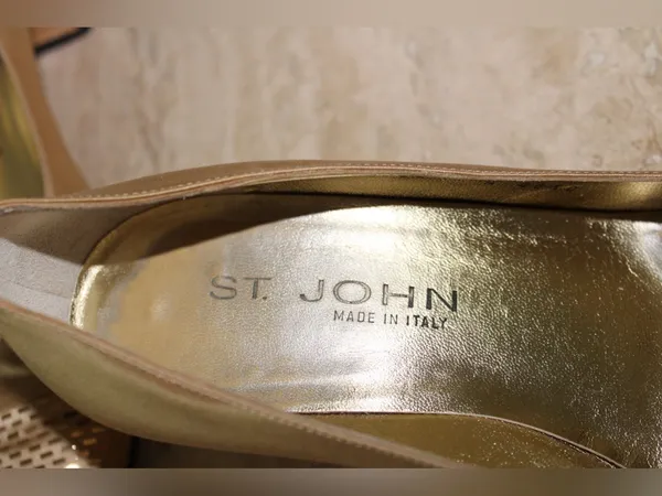 St. John Gold Heels Size 8B - Image 3