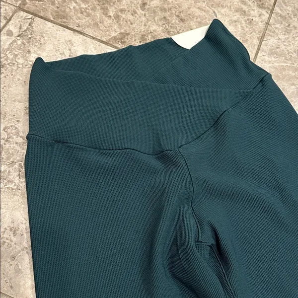 OFFLINE by Aerie Real Me Waffle High Waisted Crossover Legging Green NEW Medium - Image 5