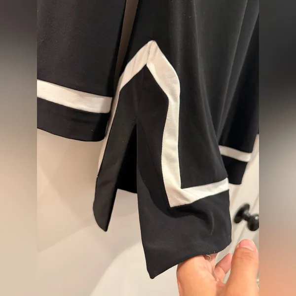 White House Black Market Black Tunic with White Trim Size‎ M - Image 6