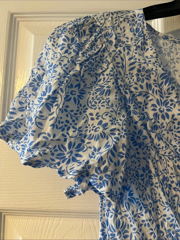 Urban Outfitters White and Blue Floral V-Neck Mini Dress - Image 2