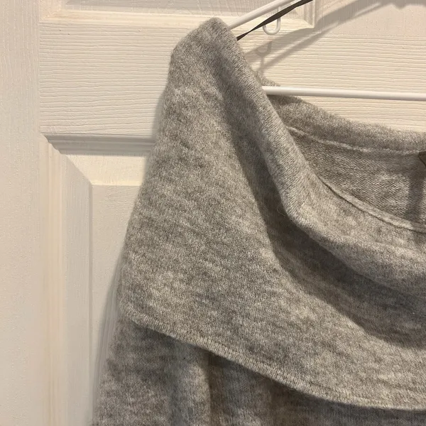 H&M Divided Womens Gray‎ Off the Shoulder Wool Alpaca Blend Knit Sweater Medium - Image 4