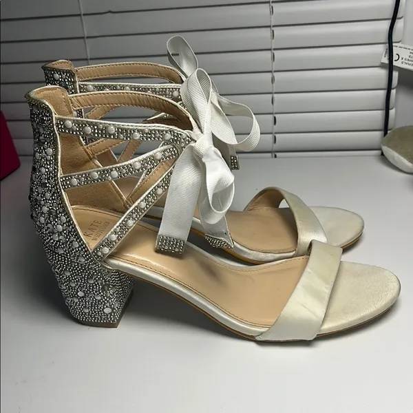 White Heels with Bow and Ankle Strap B23 Size 8.5 - Image 2
