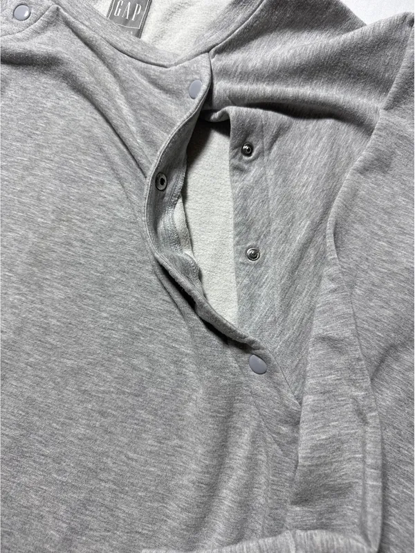 GAP Cozy Gray Snap-Button Sweatshirt - Size Small - Image 3