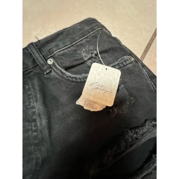 Free people Shorts Size 24 Button Fly Distressed Raw Hem Denim Black Jean Shorts - Image 4