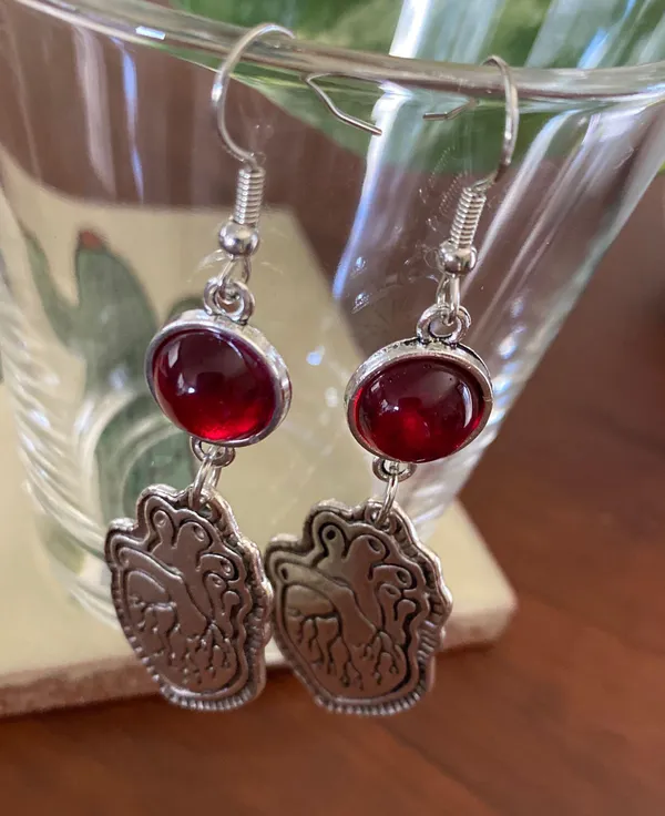 Handmade Kawaii fun horror gothic heart  dangle earrings✨ - Image 3