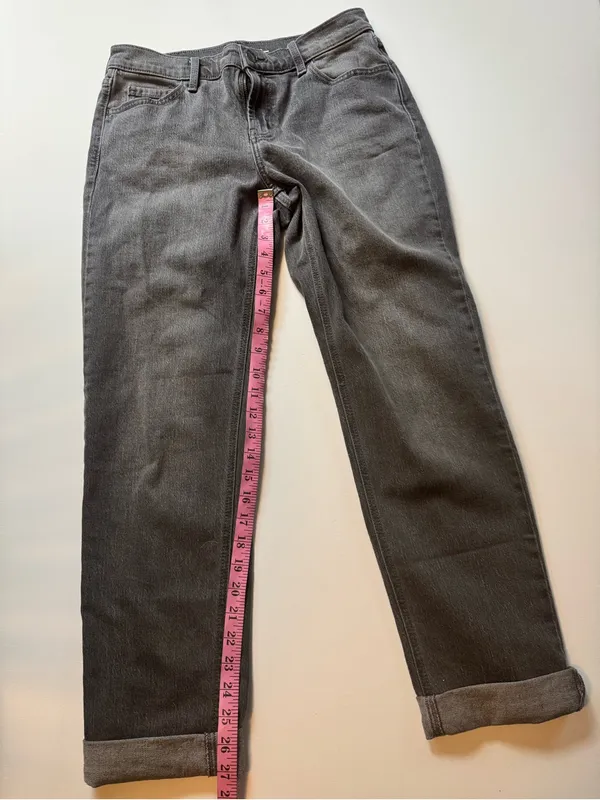 Old Navy Gray Mid-Rise Wow Boyfriend Jeans Size 6 - Image 2