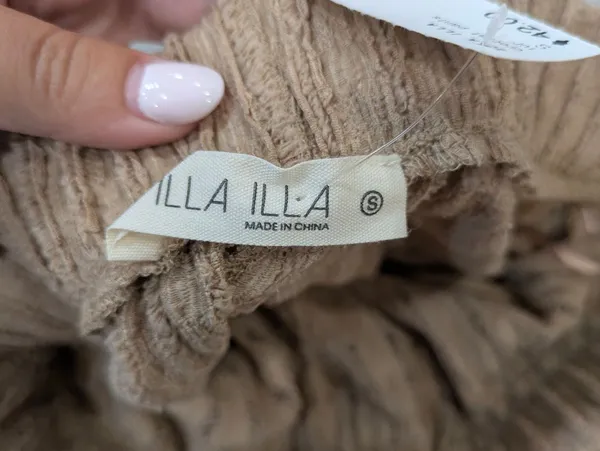 NWT Illa Illa Tan Textured Pants Size Small - Image 2