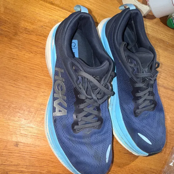 Hoka bondi 8 running shoes size 9 - Image 3