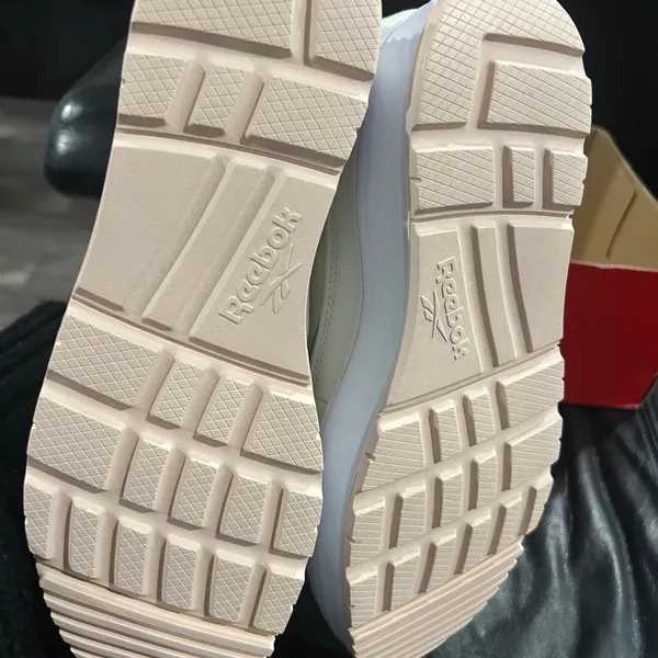 Reebok Cream and Pink Sneakers NWOT - Image 6