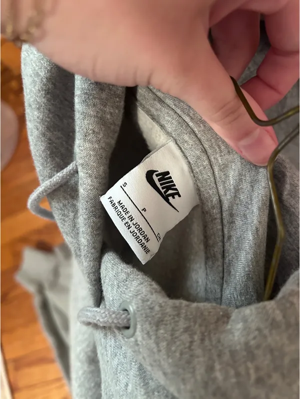 Grey Nike Crop Hoodie Oversized - Image 3
