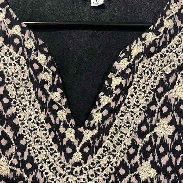 THML Black and Cream Embroidered Printed V-Neck Shift Dress with Tie size small - Image 7