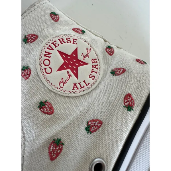 Chuck Taylor Converse‎ Strawberry print sneakers size US8 - Image 7